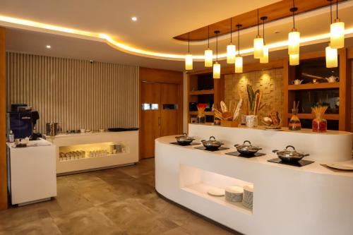 Restaurant, Hotel Ocean Vista Bay in Jalari Peta