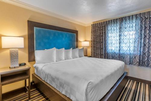 Standard King Room - Non Smoking image 4