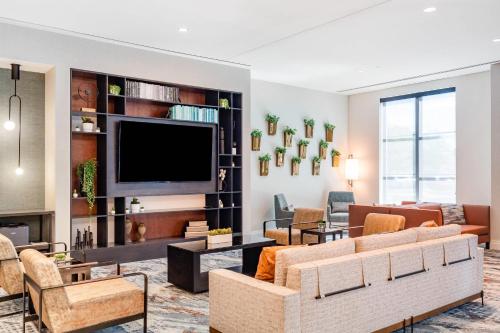 Cambria Hotel New Haven University Area - image 2