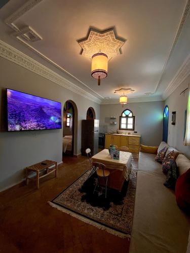 2 bedrooms, 7 beds
