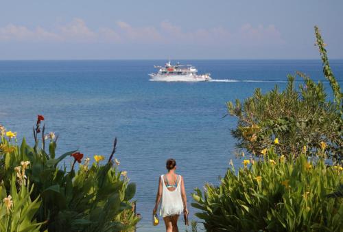 Photo 45 Crystal Springs Beach Hotel