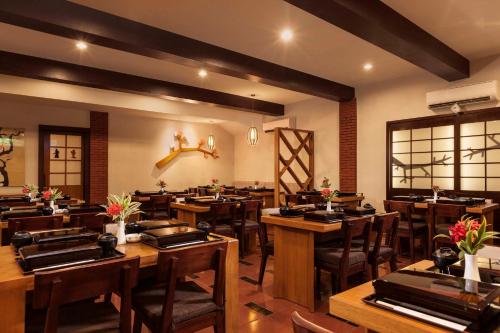 프라임 플라자 호텔 - 푸르와카르타 - 레스토랑