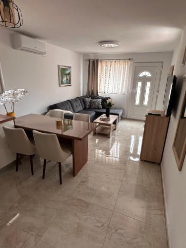 Iekārtas, Holiday Home Slap Koćuša (Holiday Home Slap Kocusa) in Ružići