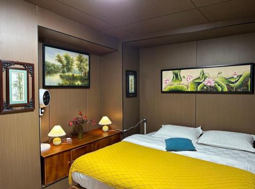 Double Room image 3