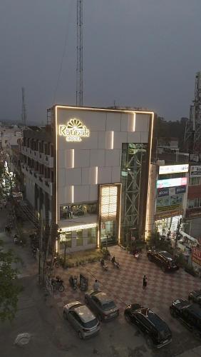 Hotel Raunak, Pinjaur
