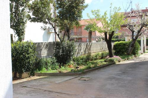 Sunny Hill Apartments