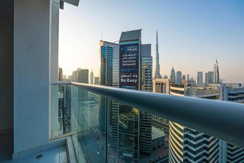 Venetian - Luxe Living 1 BR with Stunning Sky Line Views, Дубай