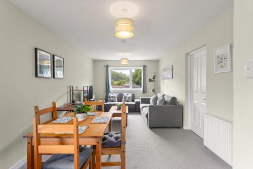 Modern flat near Murrayfield stadium, sleeps 4, Эдинбург