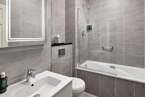 Double Room image 7