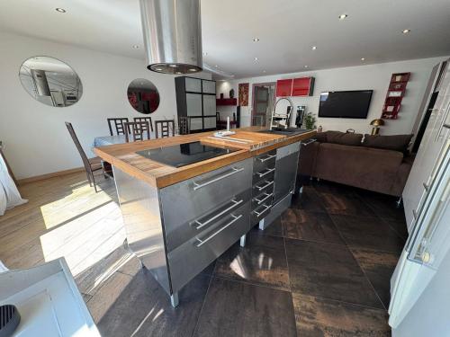Appartement 6 personnes avec Terrasse et Jacuzzi plein cœur centre-ville quartier du Port de Nice - image 7