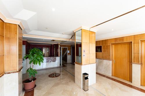 One-Bedroom Apartment with Pool View image 5