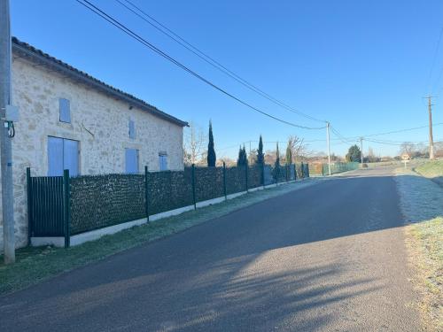 Skats, Charmant Horse and Cottage Hideaway in Doulezon