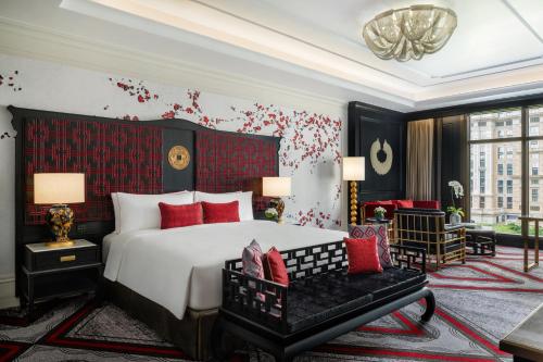 Klassik King room in THE KARL LAGERFELD
