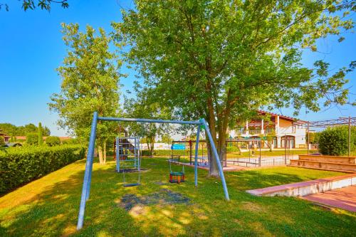 Játszótér, Resort Apartment - Borgo esclusivo con Piscine e Campi sportivi in Bassana