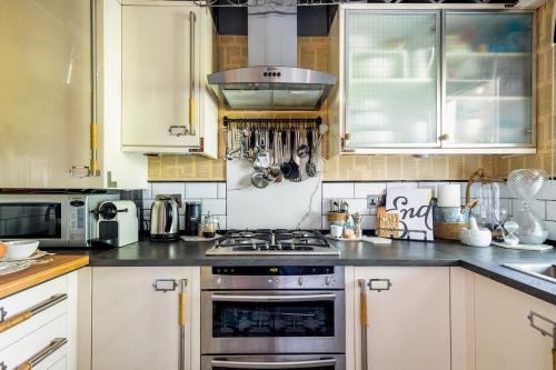 Stylishly Designed Private Home in Central Windsor, Windsor (photo 7)
