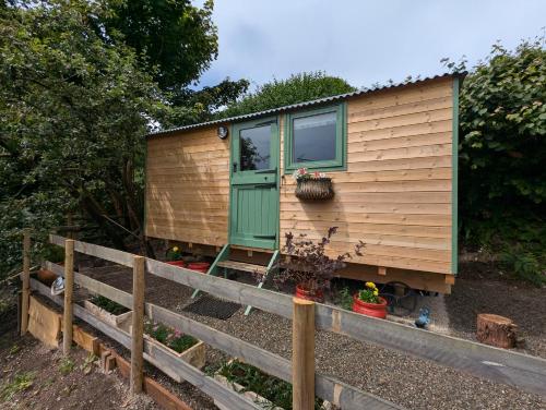 Myndy The Shepherd's Hut in Church Stretton