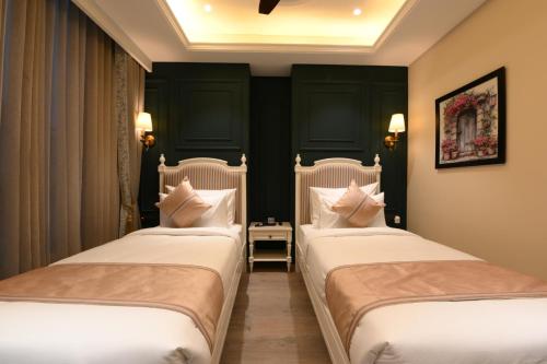Large Twin Room image 3