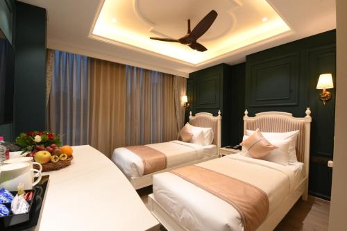 Large Twin Room image 4