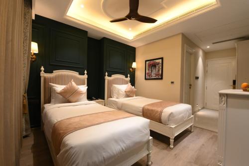 Large Twin Room image 5