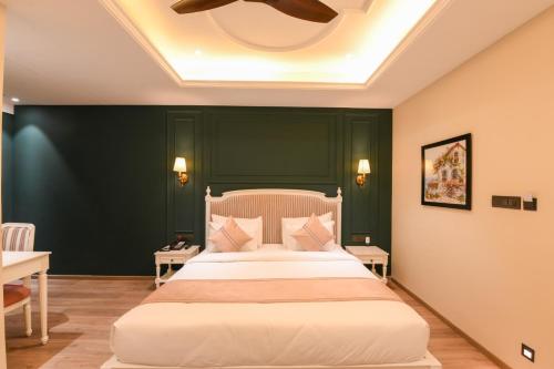 Superior Double Room image 6