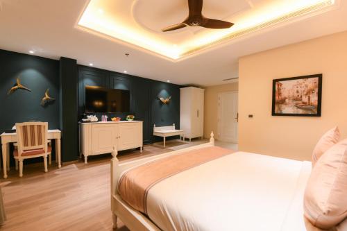 King Room image 2