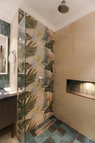 King Room image 1