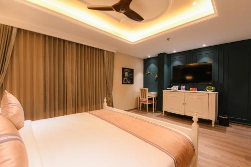 King Room image 5