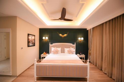 King Room image 7