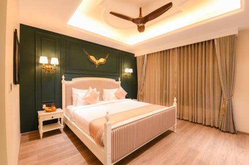 King Room image 6