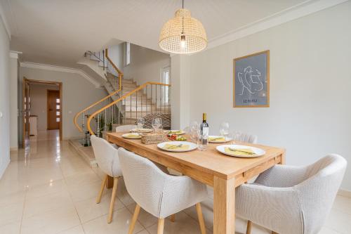 Facilities, Host Wise - Deluxe Spacious House with Terrace & Jacuzzi in Penina