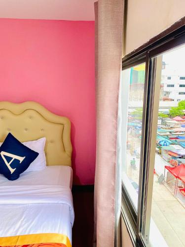 Deluxe Twin Room image 2