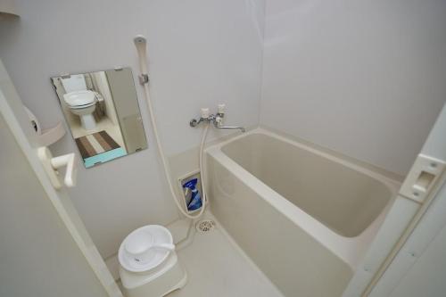 702房间,距离JR锦糸町北口步行5分钟,近Asakusa和晴空塔 公寓位于7楼,有电梯,交通便利,房间设有阳台,隔音效果良好