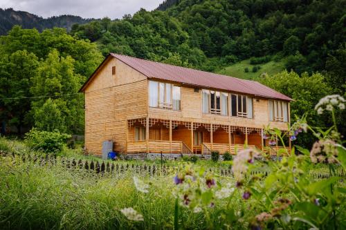 Viesnīcas āriene, Chiora Inn in Glola