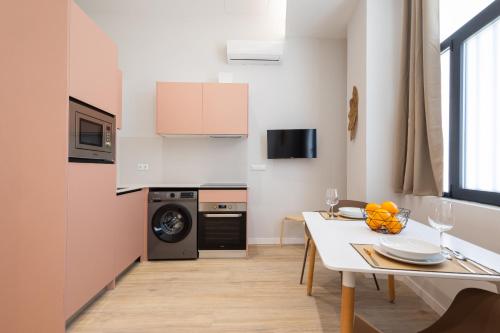 CASA FLORIT - The Arts & Port Suites - PET FRIENDLY - Tap to explore photos