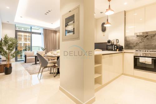 1BR with Pool and City Views, Minutes from Dubai Water Canal & Easy Access to Downtown, Nobles Tower, Business Bay by Deluxe Holiday Homes, Dubai (foto 2)