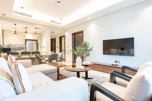 1BR with Pool and City Views, Minutes from Dubai Water Canal & Easy Access to Downtown, Nobles Tower, Business Bay by Deluxe Holiday Homes, Dubai (foto 4)