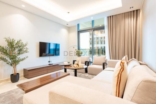1BR with Pool and City Views, Minutes from Dubai Water Canal & Easy Access to Downtown, Nobles Tower, Business Bay by Deluxe Holiday Homes, Dubai (foto 5)