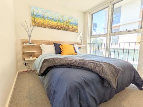 Bunduluk - Chic cosy apt, WiFi, Netflix, walk to food & shops in Lyneham