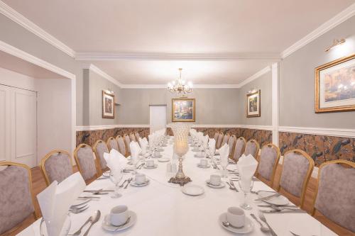 Castle Arch Hotel - image 11