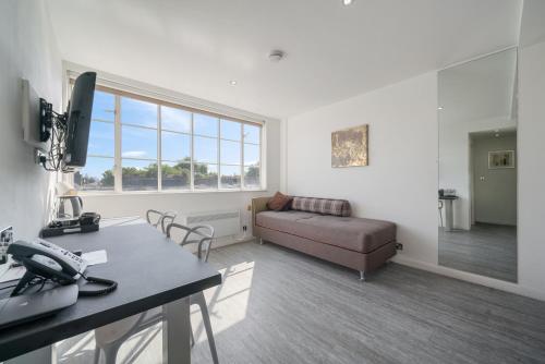 Finest Retreats - Roland House - Deluxe Studio C - image 6