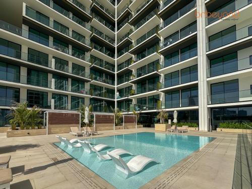 Bnbeyond's Chic Urban Retreat with Upscale 1BR, Dubai (photo 2)