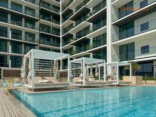 Bnbeyond's Chic Urban Retreat with Upscale 1BR, Dubai (photo 7)