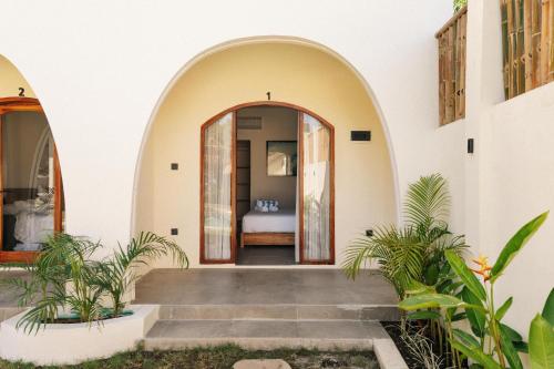 כניסה, TWINFIN Surf House in לומבוק
