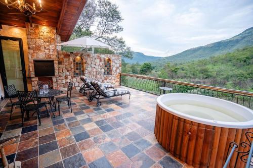 Private luxurious suite on Heysbrook Estate halfway to Kruger National Park in Waterval Boven