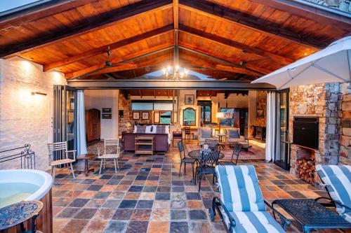 Private luxurious suite on Heysbrook Estate halfway to Kruger National Park in Waterval Boven