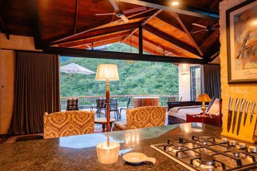 Private luxurious suite on Heysbrook Estate halfway to Kruger National Park in Waterval Boven
