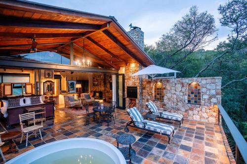 Private luxurious suite on Heysbrook Estate halfway to Kruger National Park in Waterval Boven