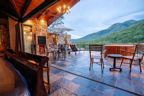 Private luxurious suite on Heysbrook Estate halfway to Kruger National Park in Waterval Boven