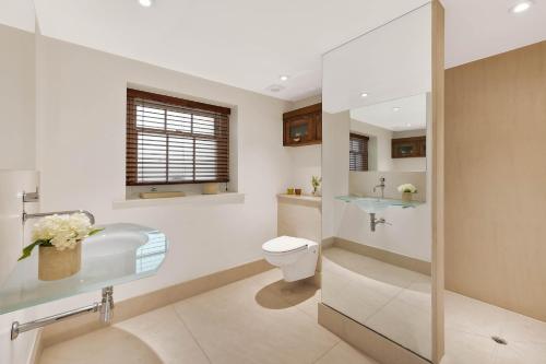 Elegant Knightsbridge Townhouse by Harrods, Londyn (zdjęcie 8)
