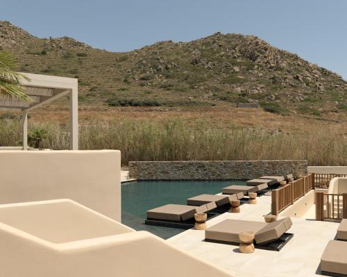 בריכת שחיה, The Key in האי נקסוס